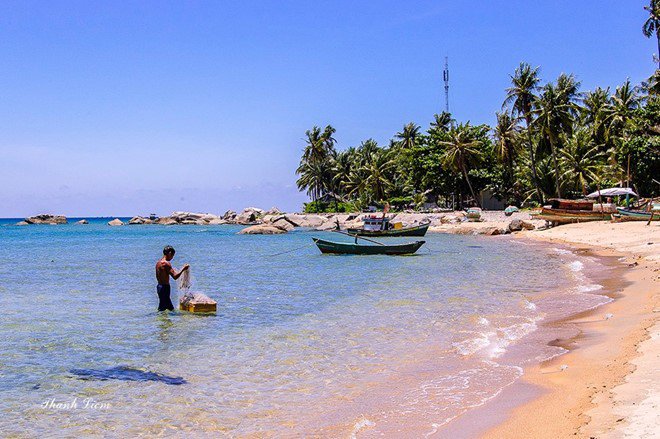 Người d&acirc;n l&agrave;ng ch&agrave;i mưu sinh.